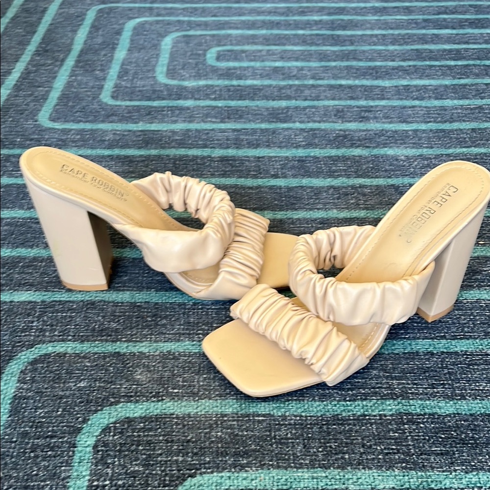 Cape Robbin Cream Ruched Sandals - Picture 2 of 4